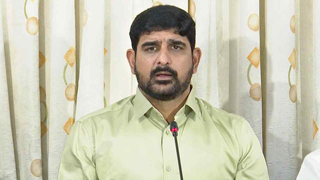 సీపీ, ఏసీపీలపై చర్యలు తీసుకోండి