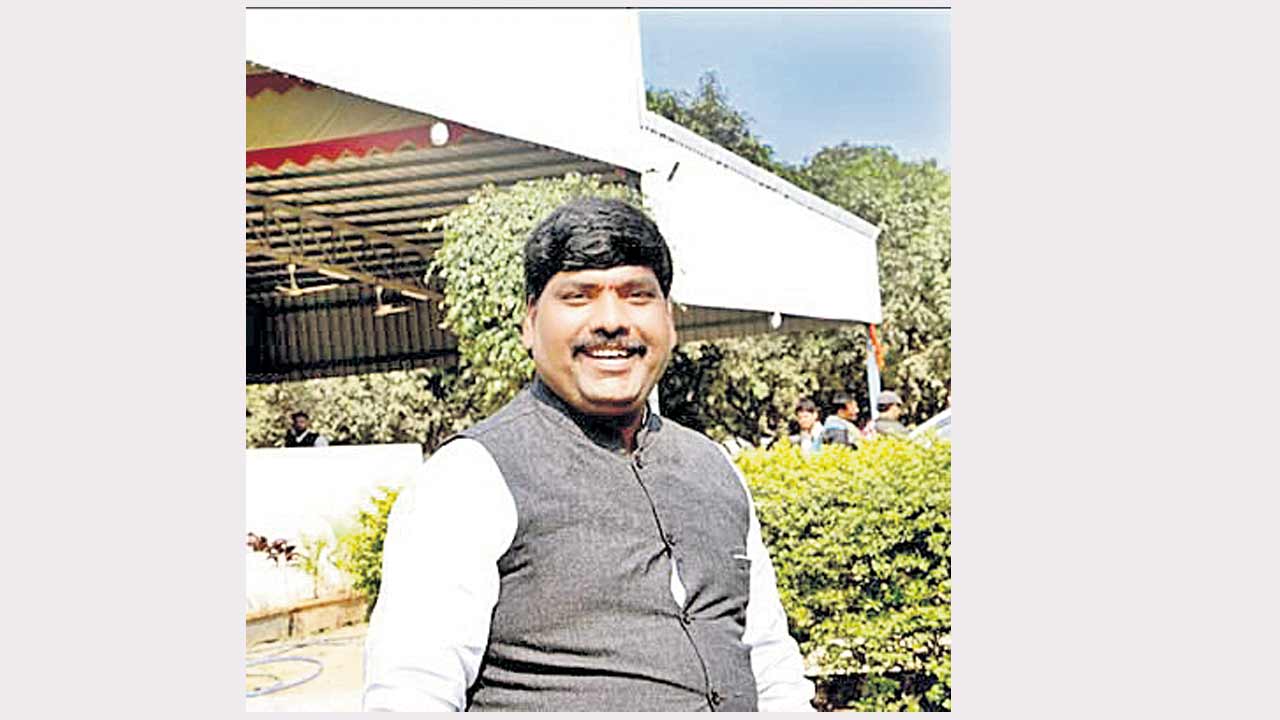 అక్రెడిటేషన్ల తగ్గింపునకు కుట్ర