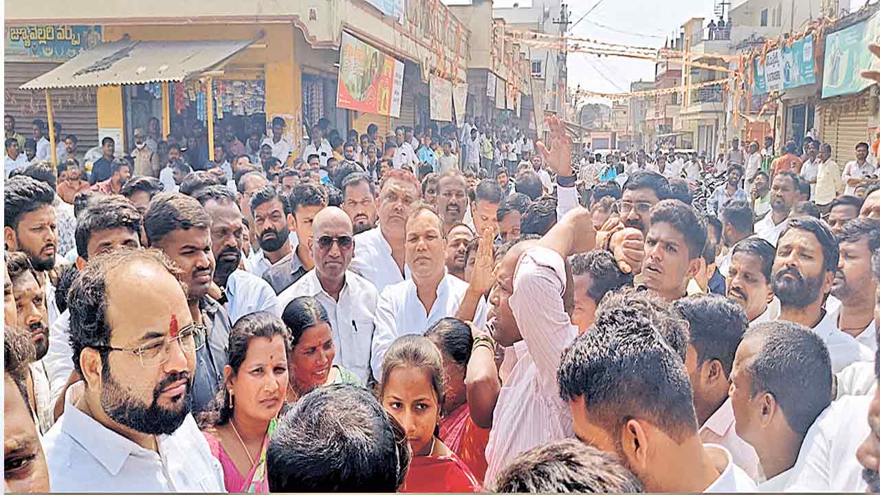 ఆమనగల్లులో ప్రజాస్వామ్యం అపహాస్యం