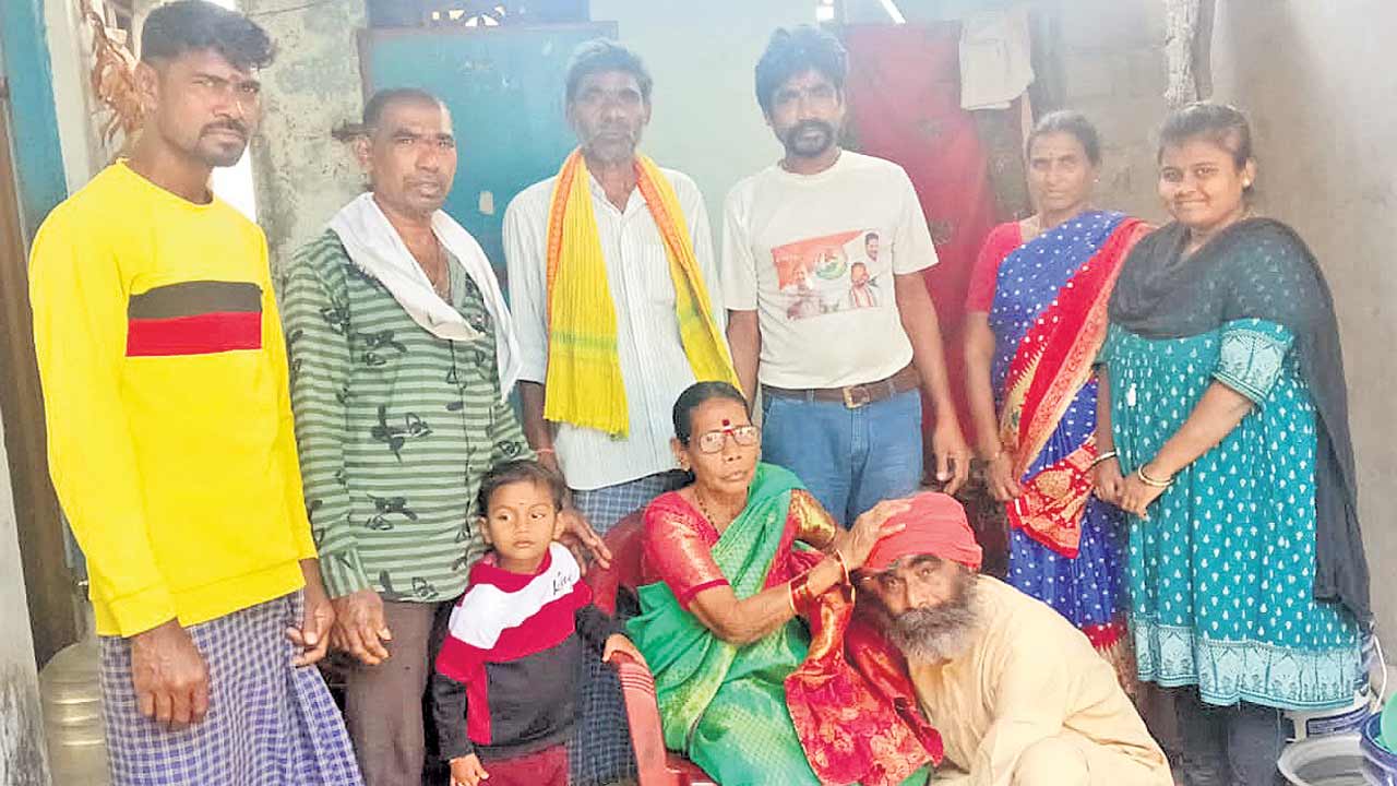 55 ఏండ్ల తర్వాత ఇంటికొచ్చిన కొడుకు