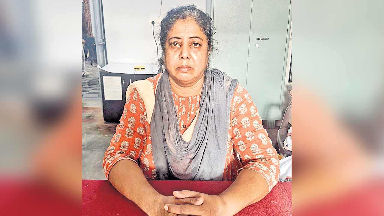 ఎఫ్‌డీసీ కొత్తగూడెం డివిజినల్‌ మేనేజర్‌ అరెస్ట్‌