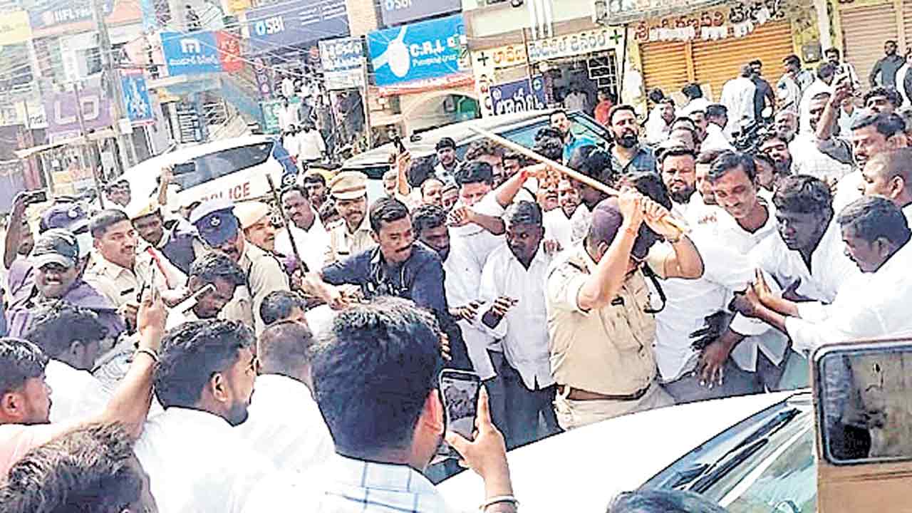 Thorrur | తొర్రూరులో హై టెన్షన్‌.. ఎర్రబెల్లి పీఏపై కాంగ్రెస్ నేతల దాడి..