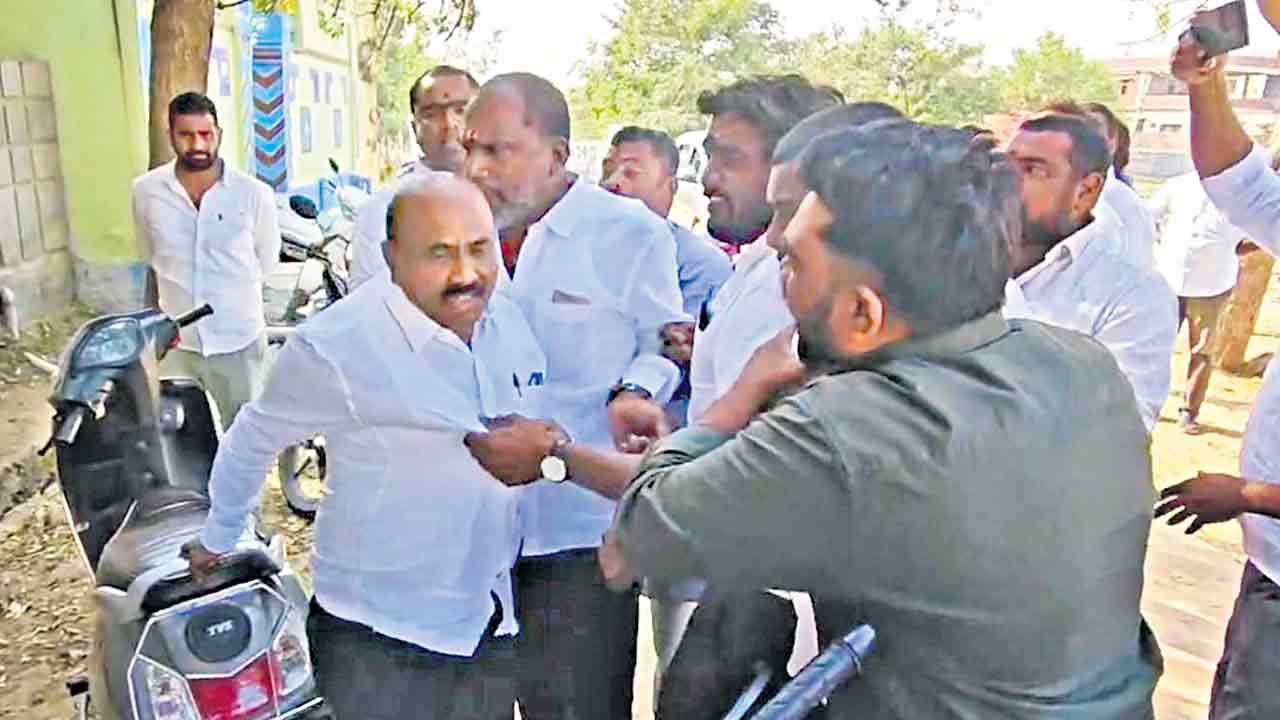 Metpally | మెట్‌పల్లిలో కాంగ్రెస్‌, బీజేపీ కుమ్మక్కు.. బీజేపీ మద్దతుతో చైర్మన్‌, వైస్‌ చైర్మన్‌ పదవులు కాంగ్రెస్‌కు..