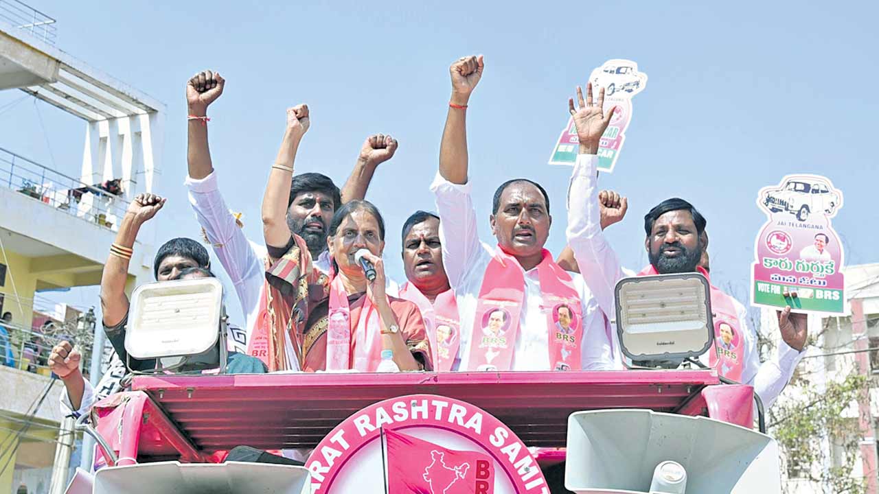 పదవుల కోసం పార్టీలు మారే నాయకులకు ఓటుతోనే బుద్ధిచెప్పాలి