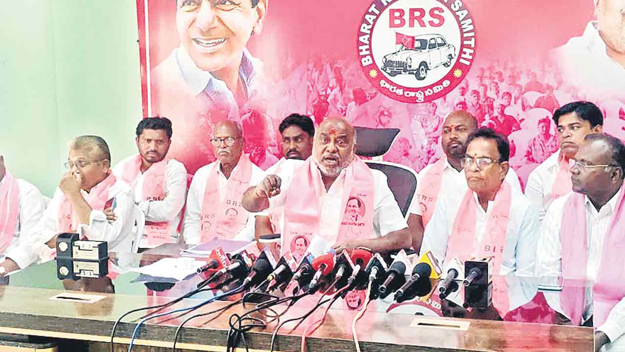 కాంగ్రెస్‌ నాయకులతో కలిసి ఎమ్మెల్యే పాయల్‌ దొంగనాటకం