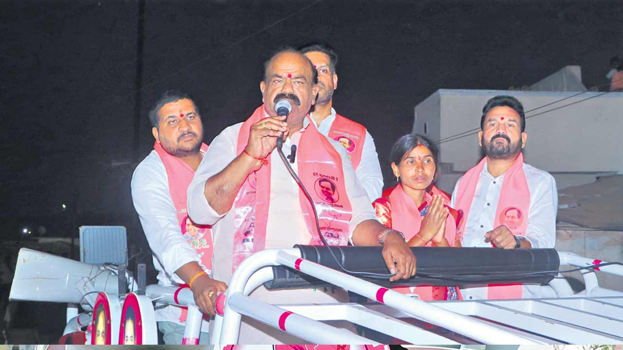 మహిళల ఆత్మగౌరవాన్ని పెంచిన కేసీఆర్‌