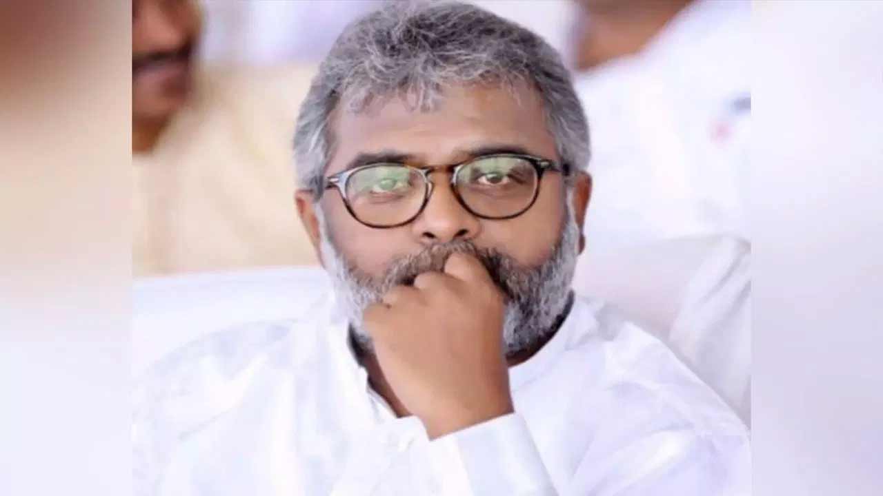 మూడు కోట్లు ఇస్తే కేసు వాపస్‌!