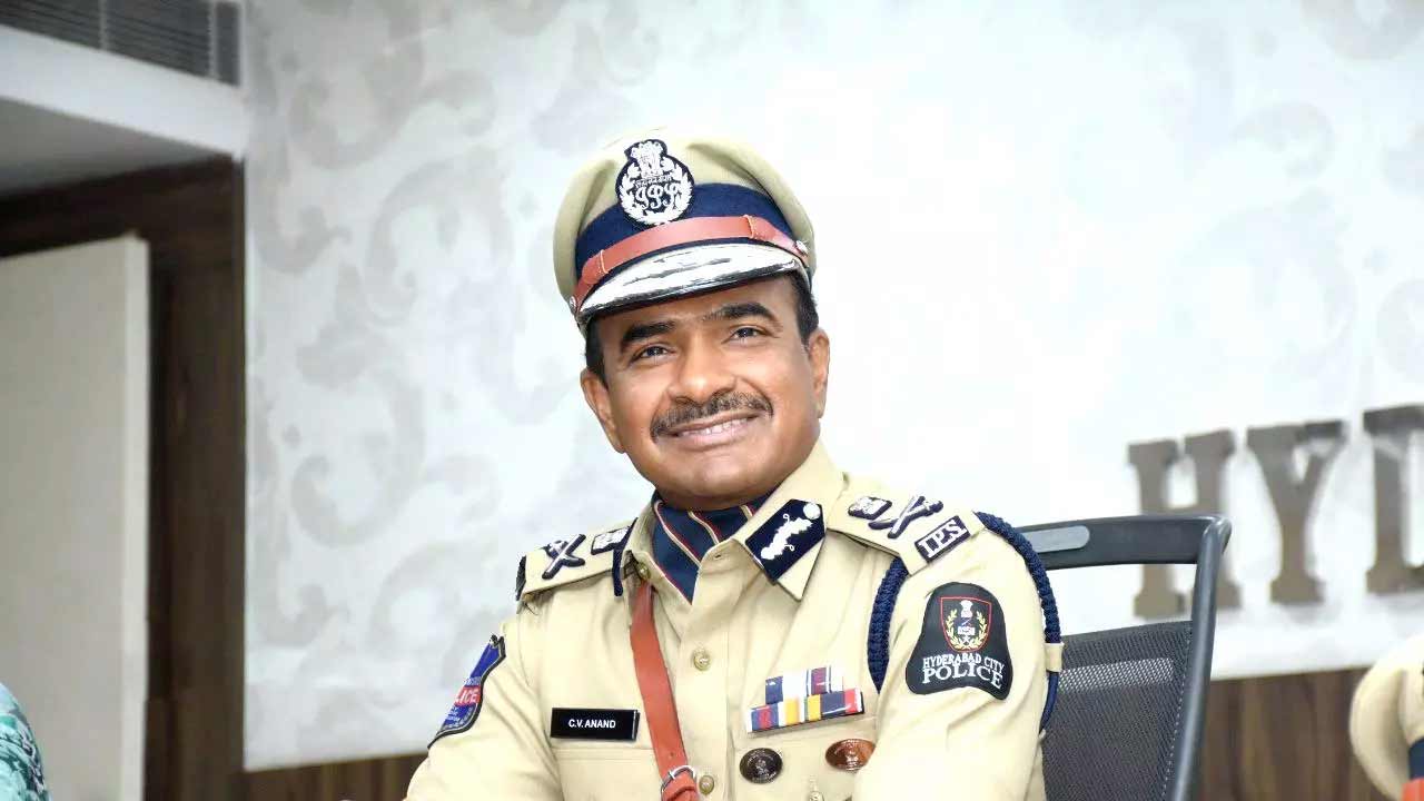 పేపర్‌లెస్‌ పాలన అందిద్దాం: సీవీ ఆనంద్‌