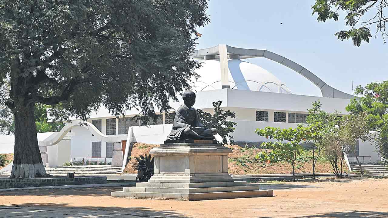 మూసీ అందాలా.. రియల్టీ దందాలా!