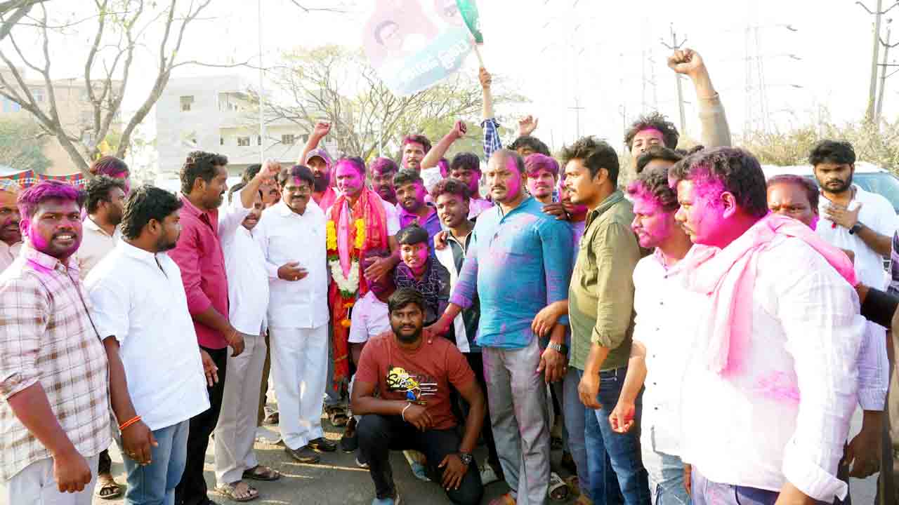 కొత్తగూడెంలో హంగ్‌.. అధికార పార్టీకి కొత్తగూడెం మున్సిపల్‌ కార్పొరేషన్‌ ఓటర్ల షాక్‌