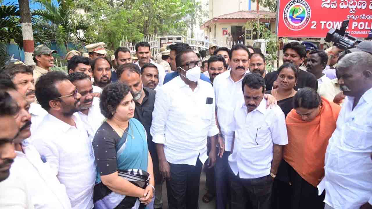 బీఆర్‌ఎస్‌ నేతలపై అక్రమ కేసులు