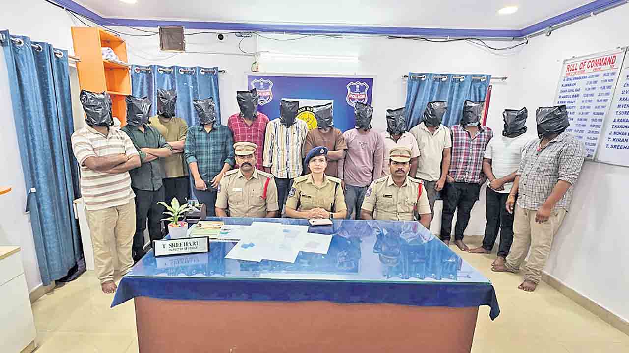 సైబర్‌ నేరగాళ్ల ముఠా అరెస్ట్‌.. ఏ-1గా ఉడతనేని వికాస్‌ చౌదరి