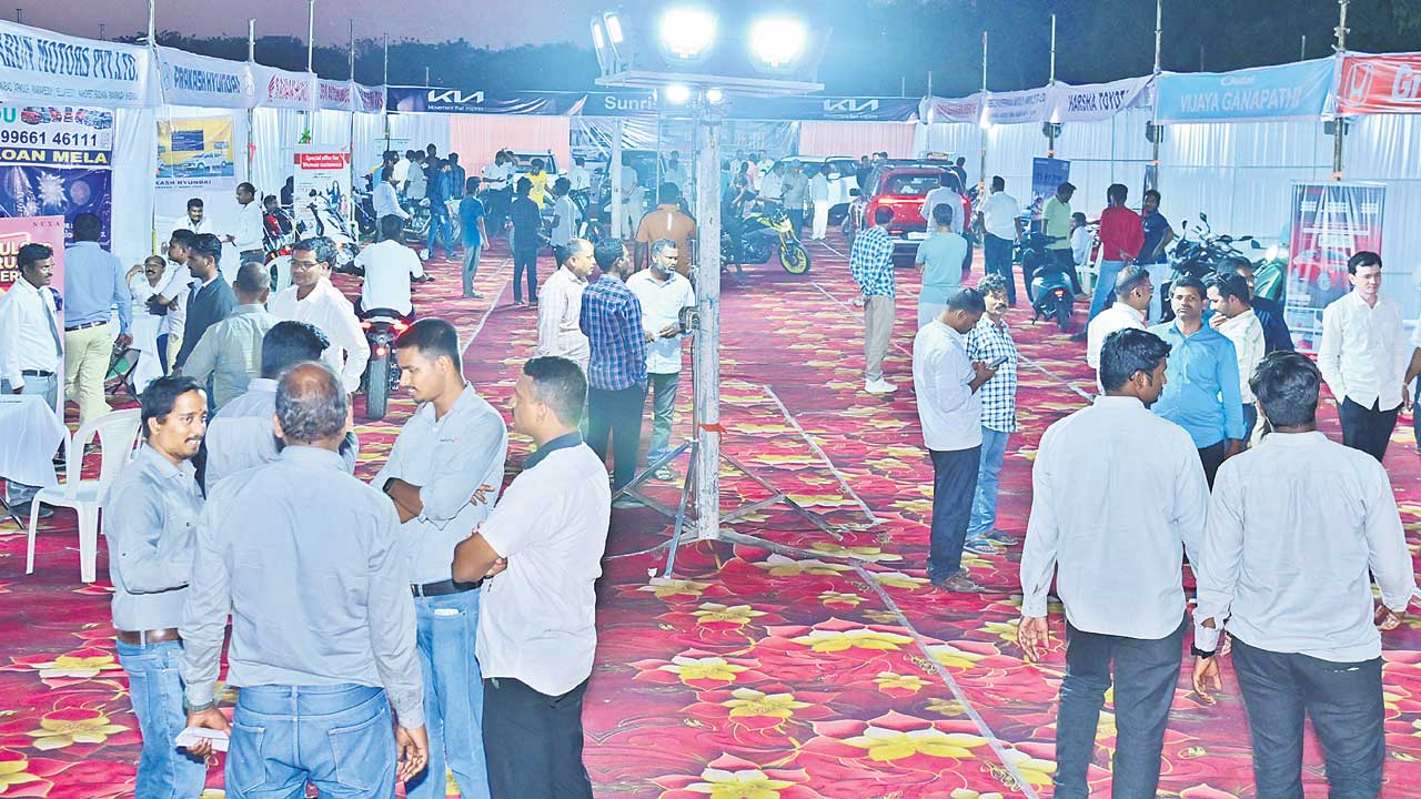 Atuo Show Lo Sandarshakulu