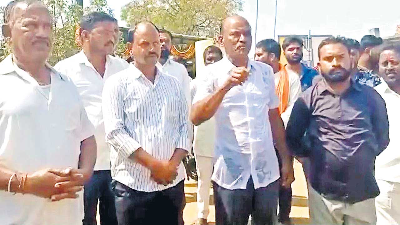 మున్సిపల్‌ ఎన్నికల్లో కాంగ్రెస్‌కు బుద్ధి చెప్పాలి