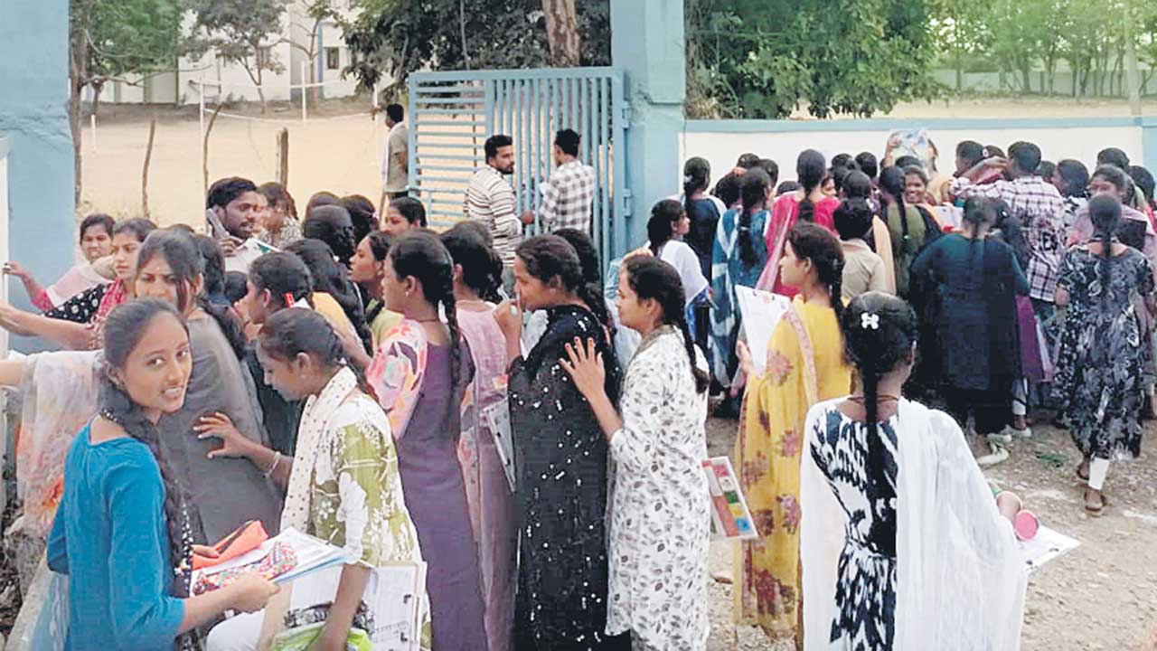 ఇంటర్‌ పరీక్షలు ప్రారంభం