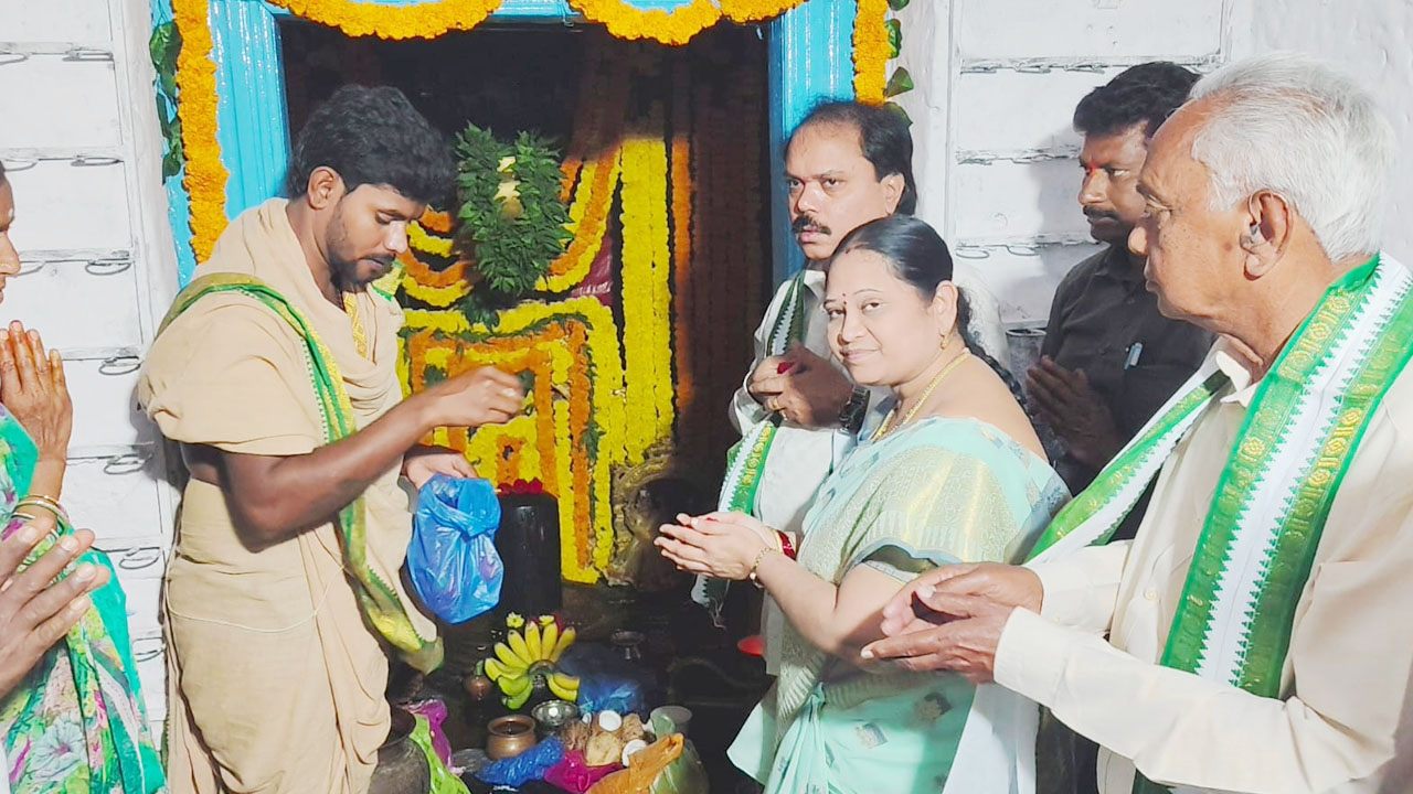 Mahashivaratri | ఉమా సోమలింగేశ్వర స్వామి ఆలయంలో పూజలు నిర్వహించిన ఆదిలాబాద్ జడ్జి