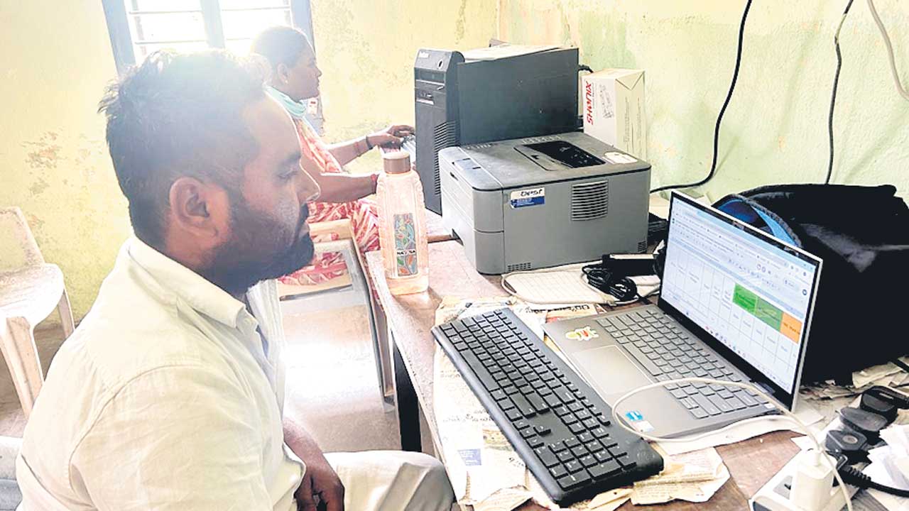 జీతాల్లేవ్‌..