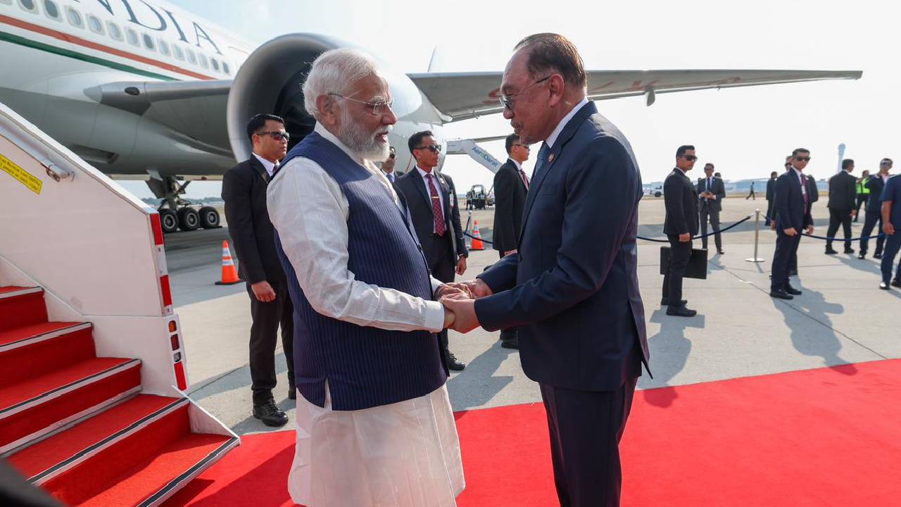 PM Modi | రెండు రోజుల పర్యటన కోసం మలేసియా చేరుకున్న మోదీ.. స్వాగతం పలికిన మలేసియా ప్రధాని