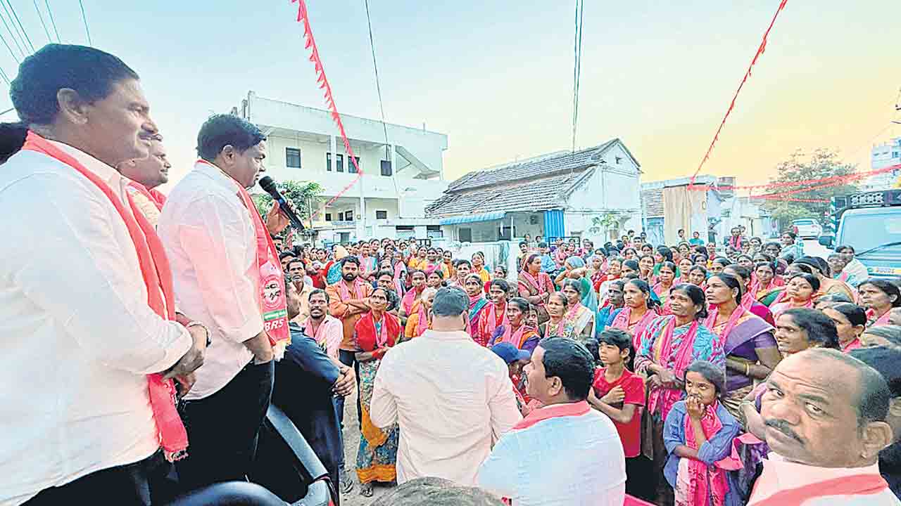 హామీలపై కాంగ్రెస్‌ను నిలదీయాలి