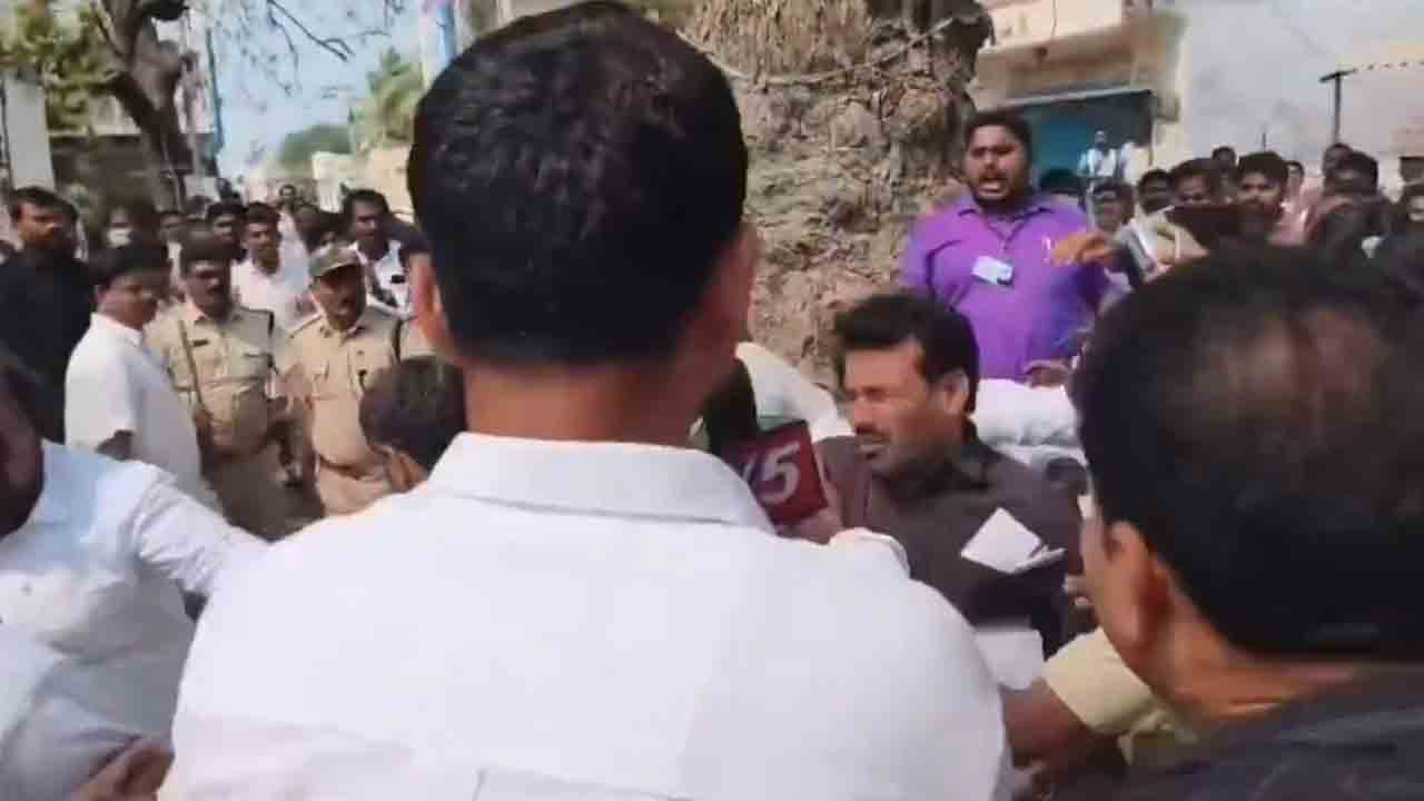 Errabelli PA | తొర్రూరులో కాంగ్రెస్‌ గూండాల దౌర్జన్యం.. ఎర్రబెల్లి పీఏపై దాడి