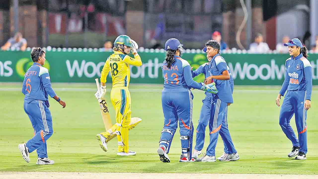 ఆసీస్‌దే తొలి వన్డే.. టీమ్‌ఇండియాకు పరాభవం