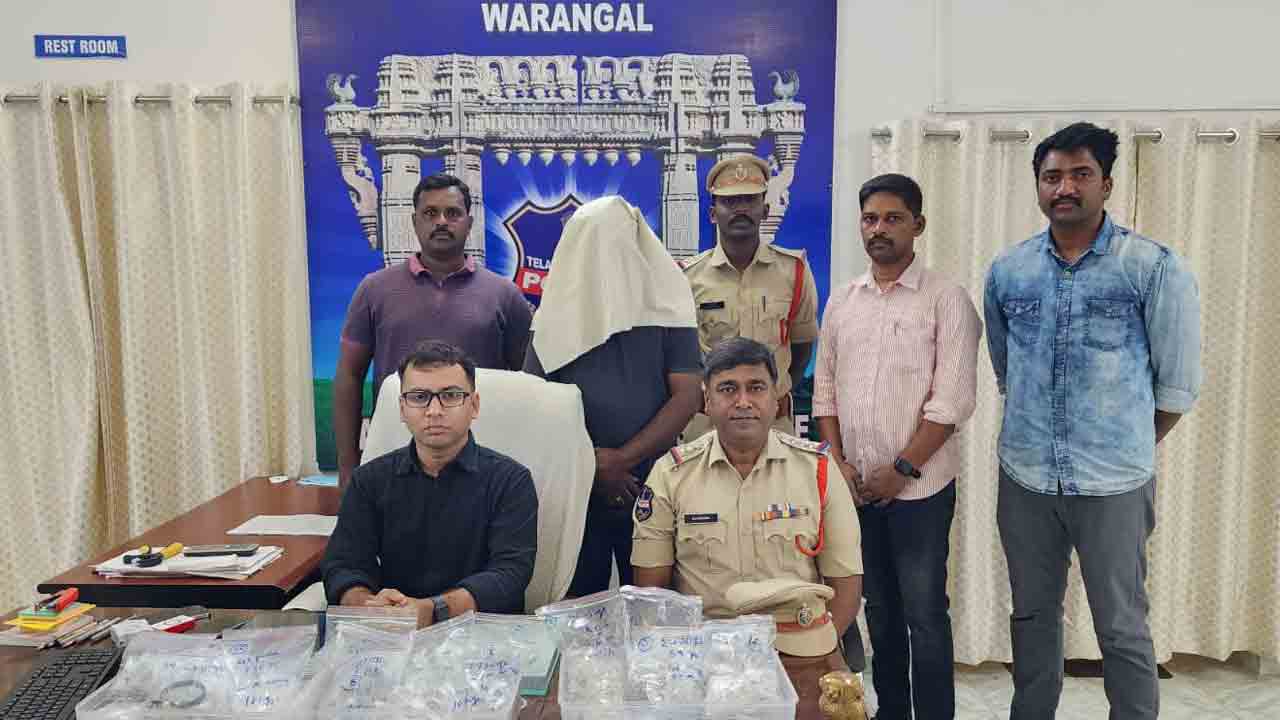 Auto Driver | ఆటోలో వెండి గురించి మాట్లాడుకున్నారని.. బ్యాగుతో ఉడాయించిన ఆటోడ్రైవర్‌