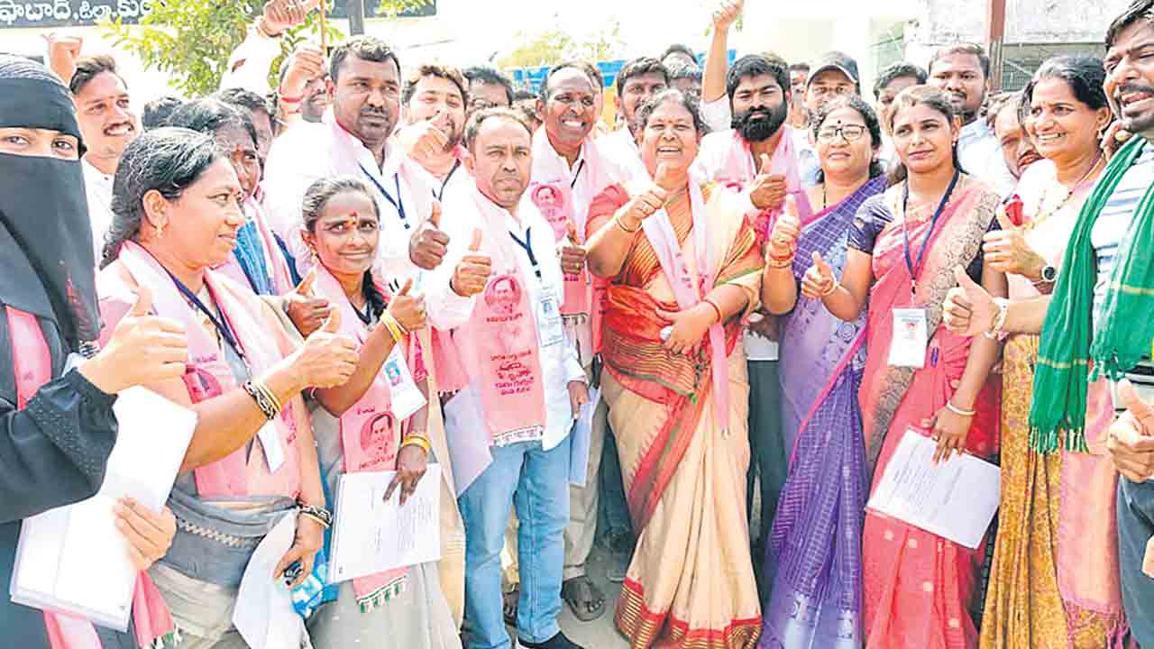 కొలువుదీరిన పుర పాలకవర్గాలు