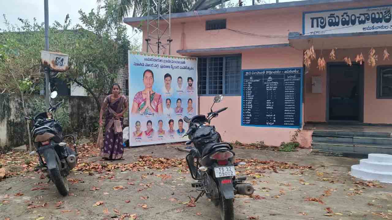 కాంగ్రెస్‌ సర్పంచ్‌ను కాదని..