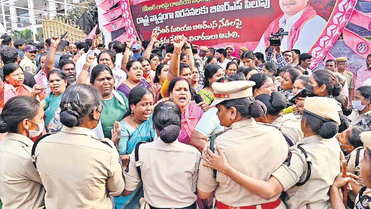 గులాబీ దళం.. అష్ట దిగ్బంధం