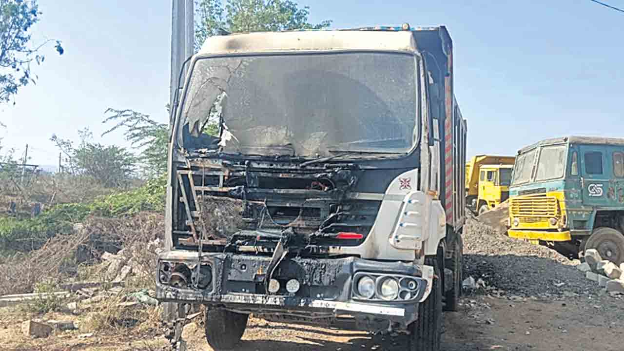 రాజకీయ మంటలు!