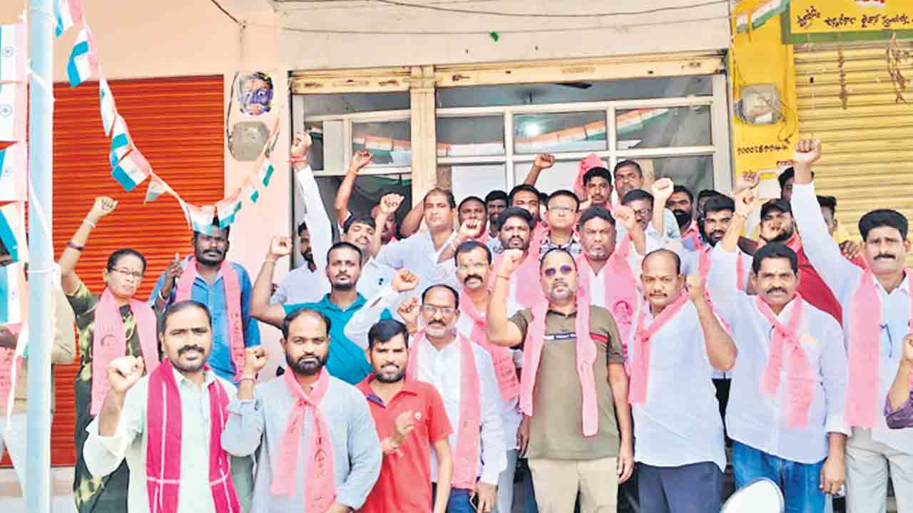 మంత్రి వివేక్‌ది నిరంకుశ పాలన.. బీఆర్‌ఎస్‌ నాయకుల ఆరోపణ