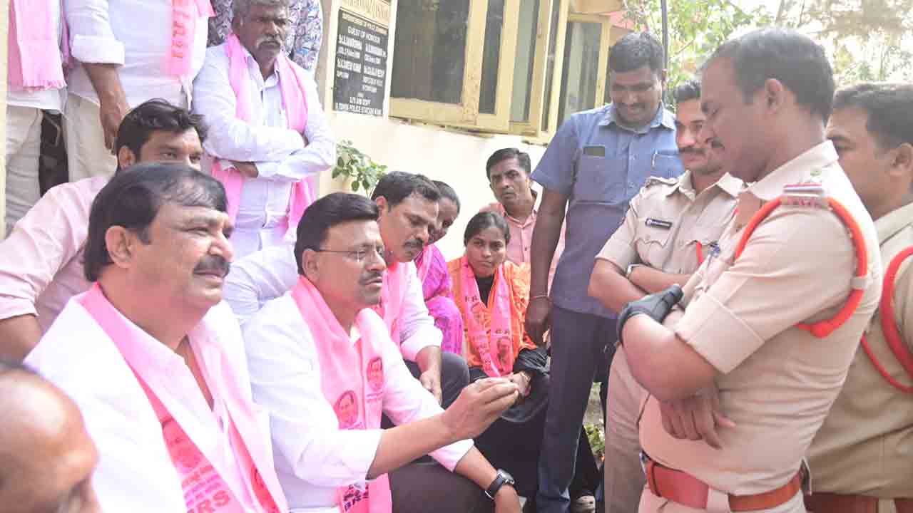 బీఆర్‌ఎస్‌ నేతల అక్రమ అరెస్టు