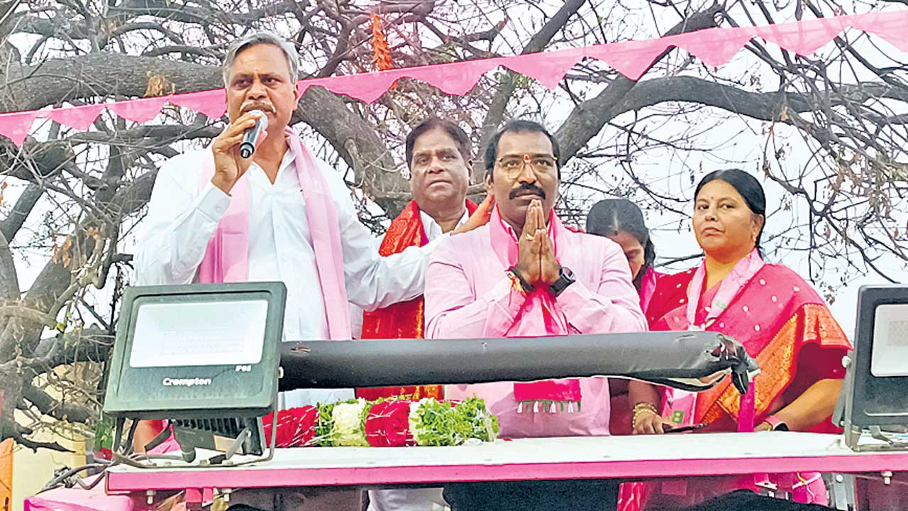 జనగామలో కాంగ్రెస్‌ రౌడీ రాజకీయం