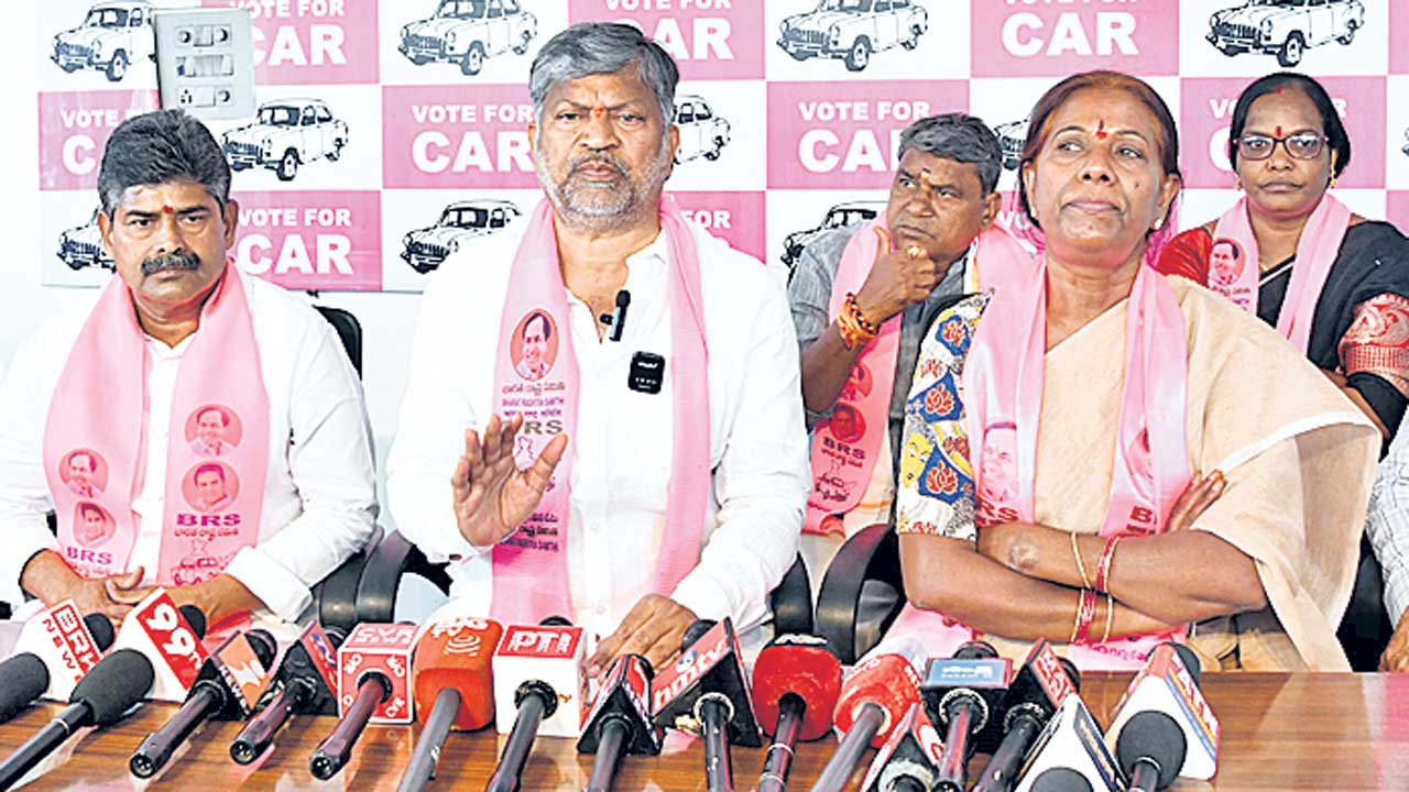 అభివృద్ధిని మరచి పార్టీ ఫిరాయింపు: రమణ