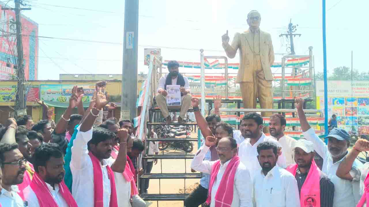 Balka Suman | పోలింగ్ బూత్‌ల వద్ద ఓటర్లను ప్రభావితం చేస్తున్నమంత్రి వివేక్.. బాల్కసుమన్‌ నిరసన