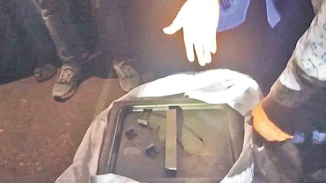 పోలీస్‌ స్టేషన్‌కు బ్యాలెట్‌ బాక్స్‌