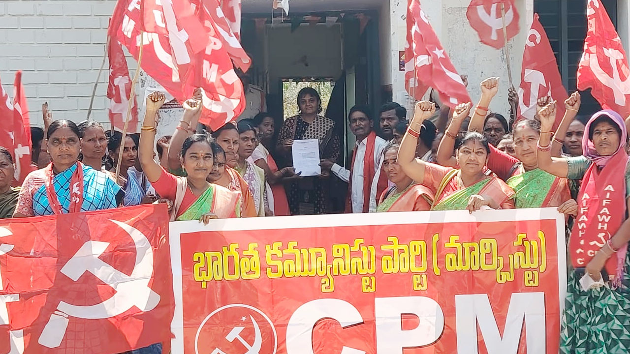 CITU Strike | తాండూర్‌లో సీఐటీయూ ఆధ్వర్యంలో రాస్తారోకో