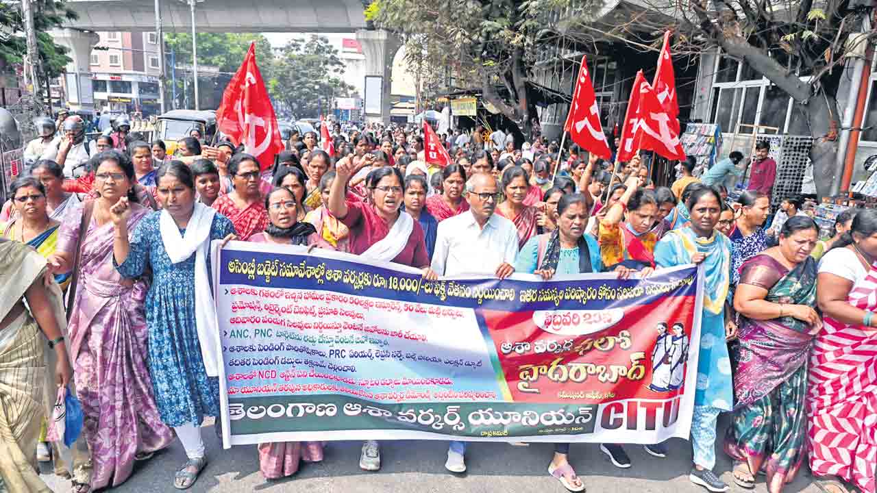 ఆశలపై నిర్బంధం.. కార్యకర్తలను ఈడ్చిపడేసిన పోలీసులు