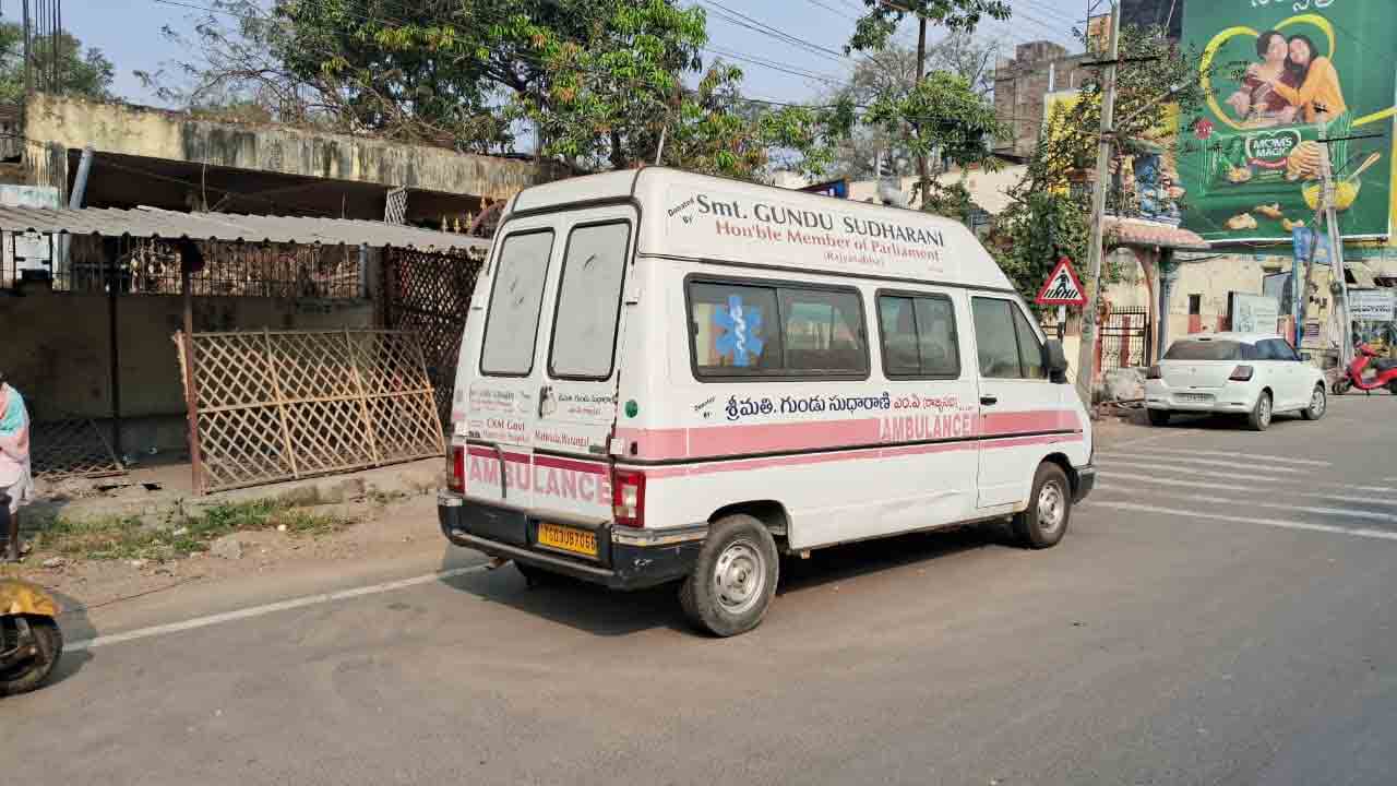 CKM Hospital | రోడ్డుపై వదిలేసిన అంబులెన్స్.. నెట్టింట వైరల్ కావడంతో అప్రమత్తమైన సీకేఎం హాస్పిటల్‌ అధికారులు