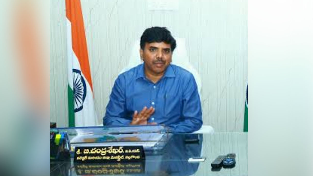 Collector anger | ఎంఈవోల తీరుపై కలెక్టర్ ఆగ్రహం.. స్కాలర్‌షిప్‌ దరఖాస్తుల జాప్యంపై 22 మందికి నోటీసులు