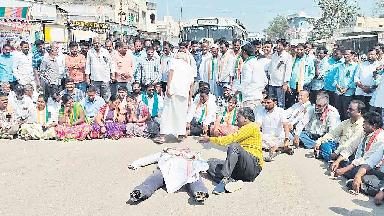 కాంగ్రెస్‌లో ఆధిపత్య పోరు.. బాన్సువాడలో అంతర్గత కుమ్ములాటలు