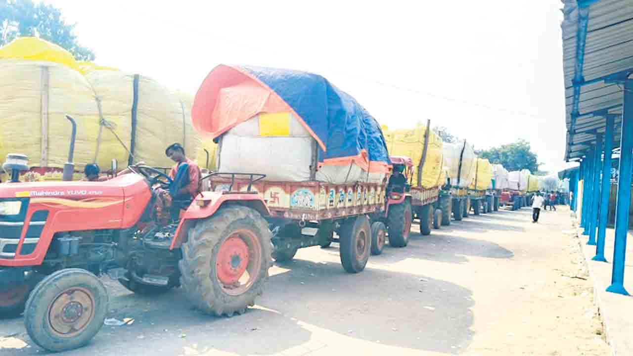 పత్తి కొనుగోళ్లు బంద్‌.. 20వ తేదీ నుంచి సీసీఐ కేంద్రాల మూసివేత