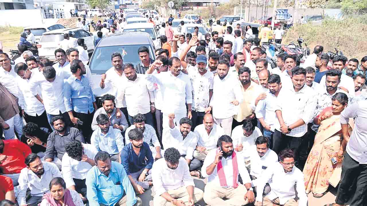 అడుగడుగునా అడ్డంకులు