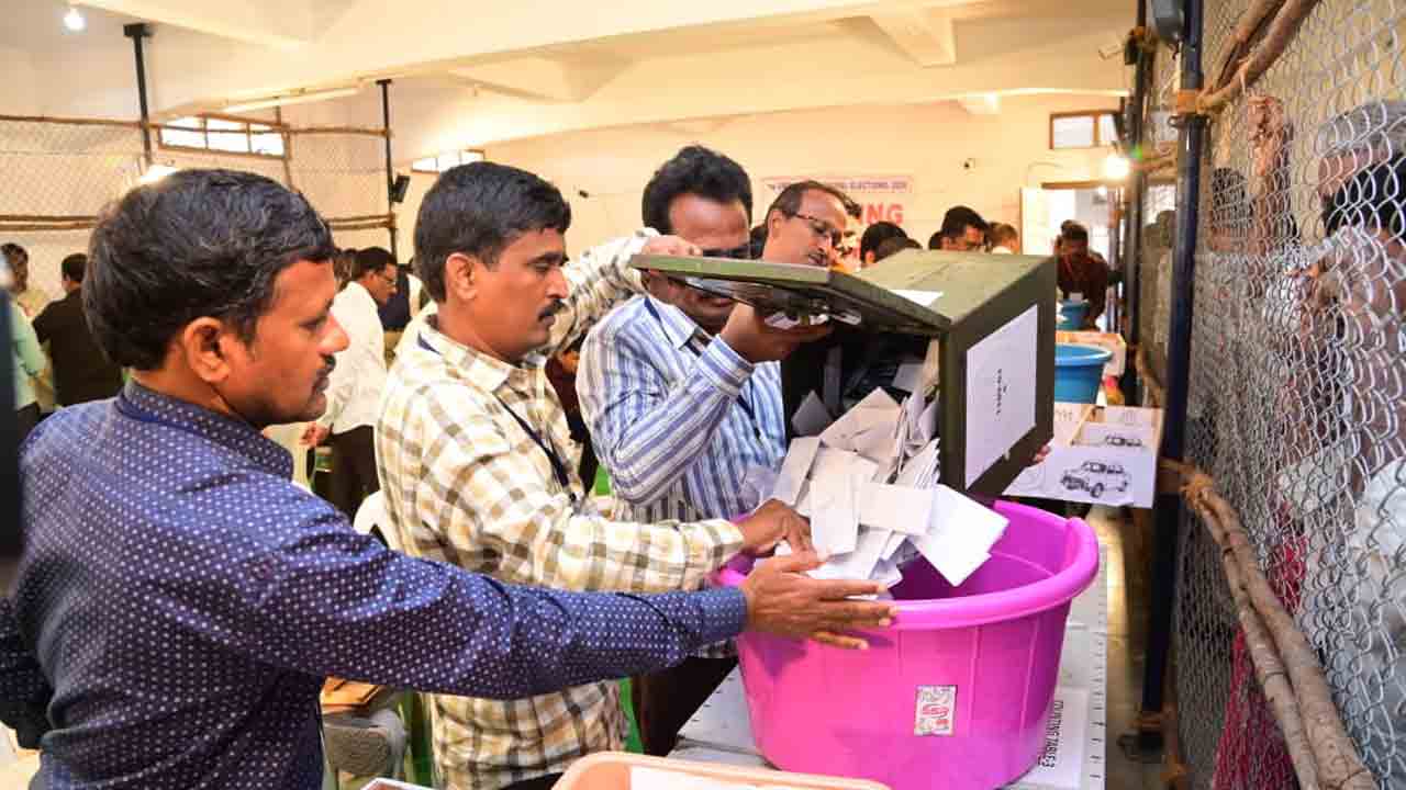 Muncipal Elections | మున్సిపల్‌ ఎన్నికల ఓట్ల లెక్కింపు.. పలు వార్డుల్లో బీఆర్‌ఎస్‌ హవా
