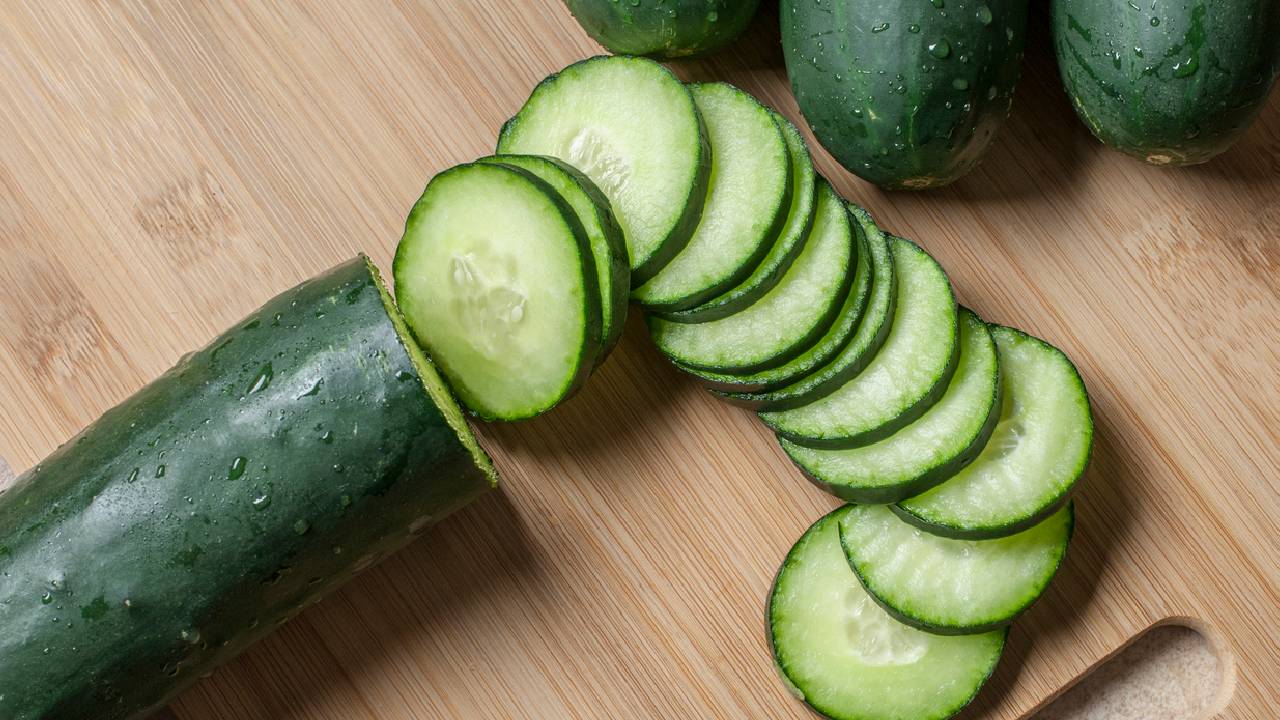 Russia Cucumber | కిలో దోసకాయ రూ.358.. భారీగా పెరిగిన ధరలు.. తీవ్ర ఇబ్బంది పడుతున్న రష్యన్లు