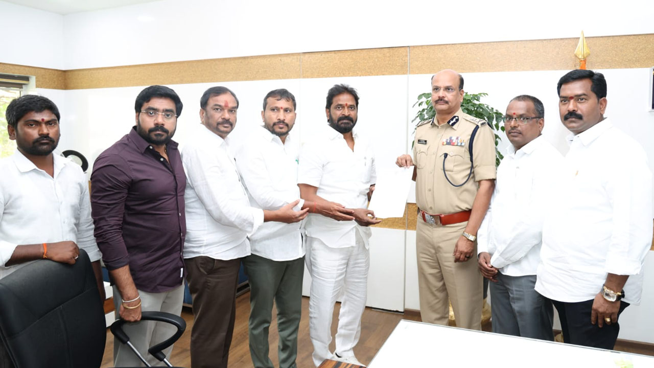 Kummera jatara | కుమ్మేరా జాతరలో అమానుష ఘటనపై డీజీపీకి ఫిర్యాదు చేసిన మాజీ మంత్రి