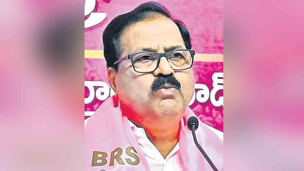 సిట్‌ చీఫ్‌ సజ్జనారా? మహేశ్‌కుమారా? : దేవీప్రసాద్‌