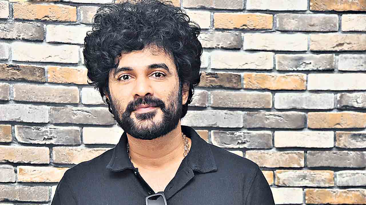 వైవిధ్య కథాంశాల దర్శకునితో సిద్ధు?