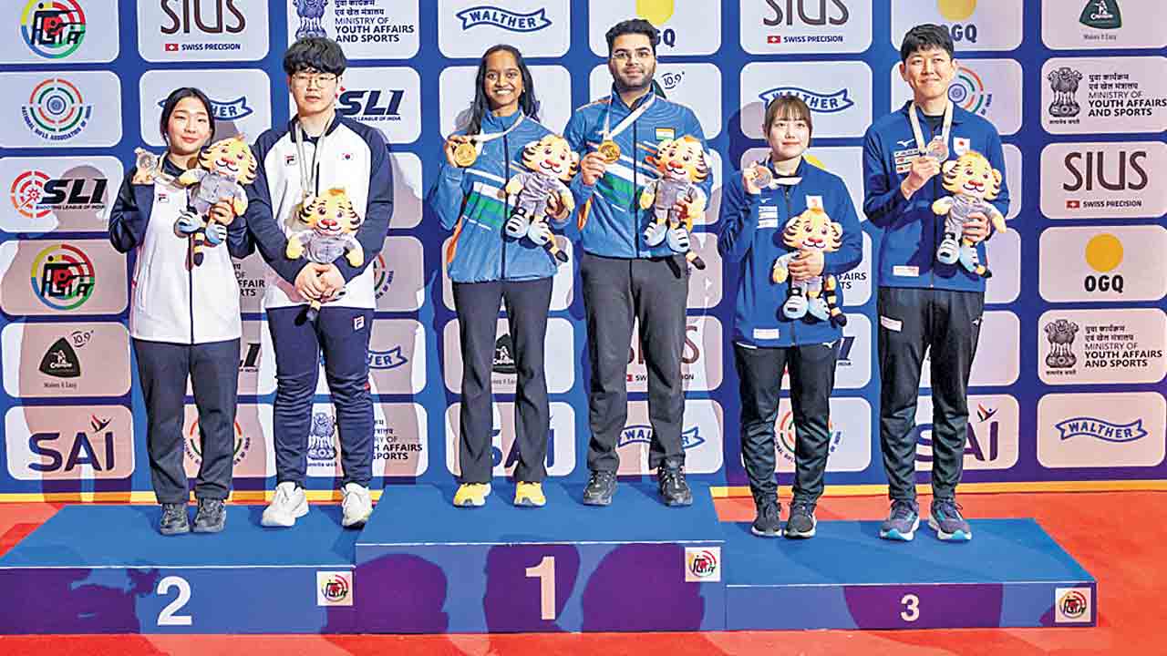 ఇలవెణిల్‌, అర్జున్‌ జోడీకి స్వర్ణం