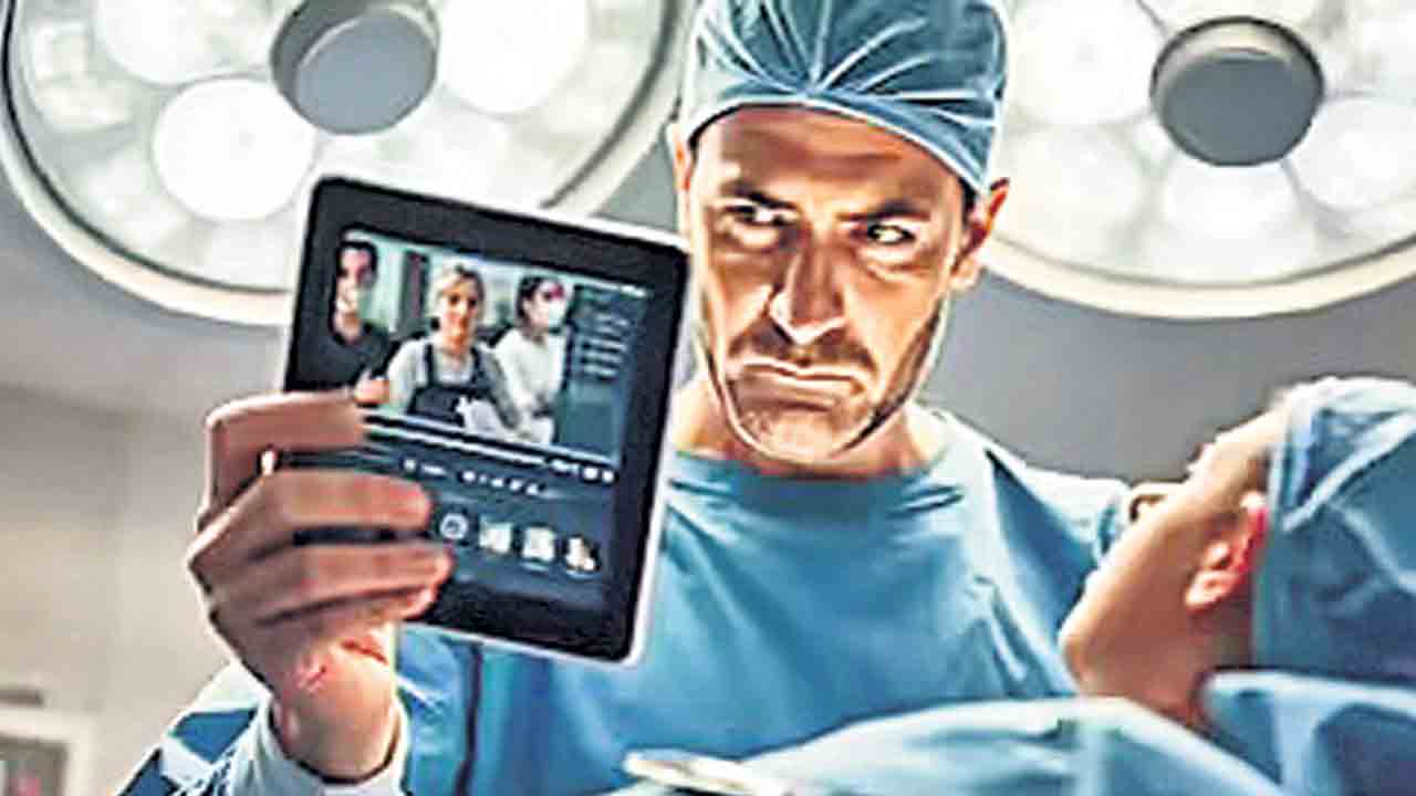 బీఏ చదివి సర్జరీలు!.. నకిలీ డాక్టర్‌ నిర్వాకం